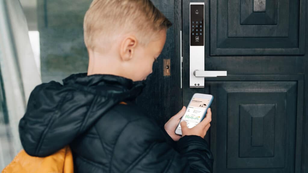 Elektronisk dørlås fra Telemark Kraft. Kan åpnes med mobil ved å legge til Zigbee moduk